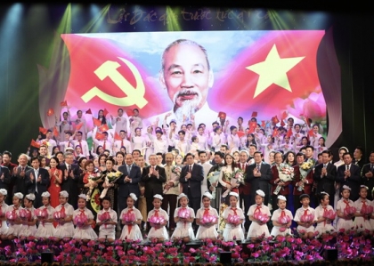 NHIỀU HOẠT ĐỘNG KỶ NIỆM 130 NĂM NGÀY SINH CHỦ TỊCH HỒ CHÍ MINH