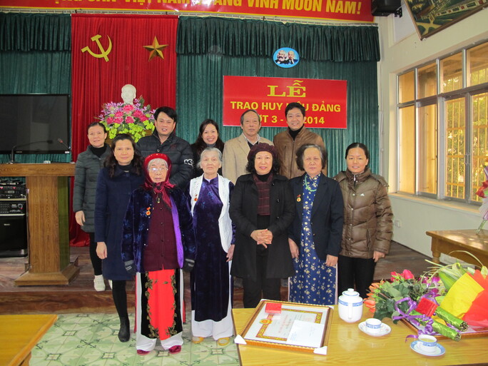 Trao huy hiệu Đảng 03/02/2014